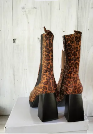 Stivaletti leopardati con tacco largo