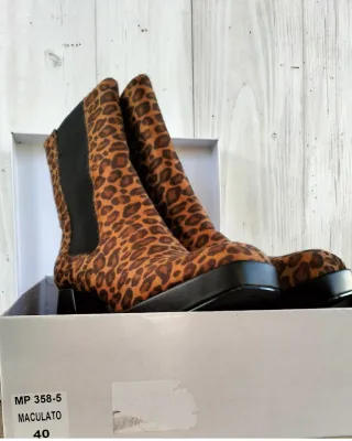 Stivaletti leopardati con tacco largo