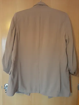 Blazer beige nueva talla 42