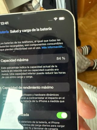 iPhone 13 Blanco + Cargador y Fundas