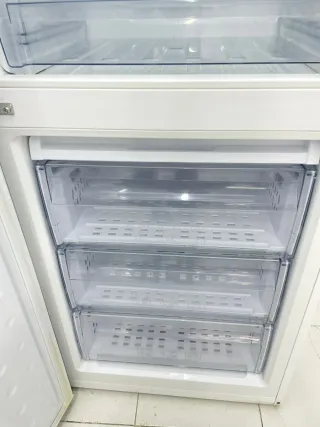 Nevera Beko blanca altura 1.85 con garntia