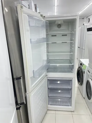 Nevera Beko blanca altura 1.85 con garntia