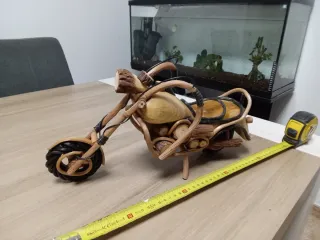 Modello in legno artigianale di moto Harley