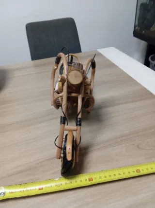 Modello in legno artigianale di moto Harley