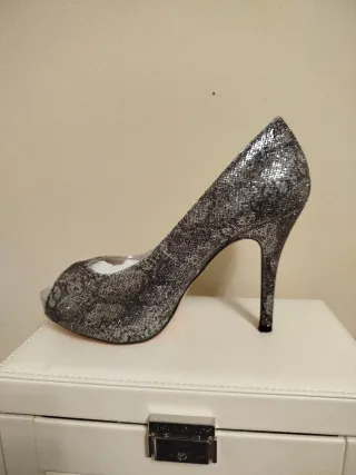 Zapatos de tacón Menbur plateados