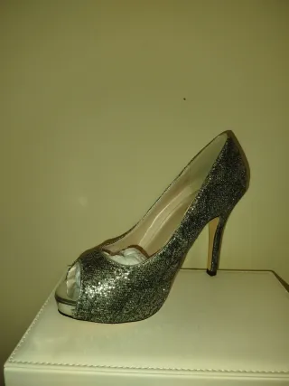 Zapatos de tacón Menbur plateados