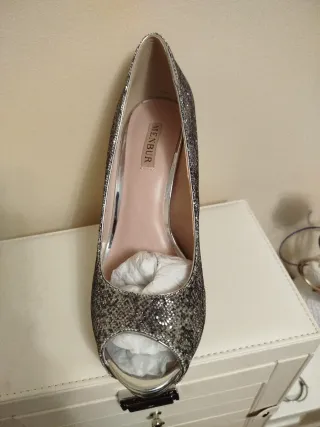 Zapatos de tacón Menbur plateados