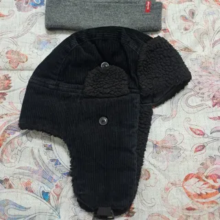 Zainetto e 2 cappellini