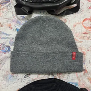 Zainetto e 2 cappellini