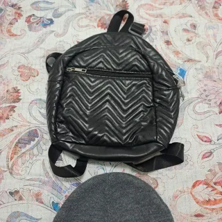 Zainetto e 2 cappellini