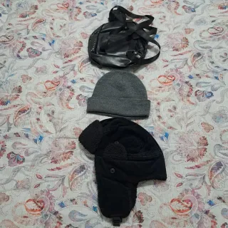 Zainetto e 2 cappellini