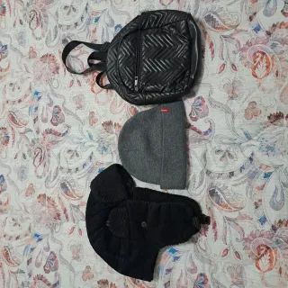 Zainetto e 2 cappellini