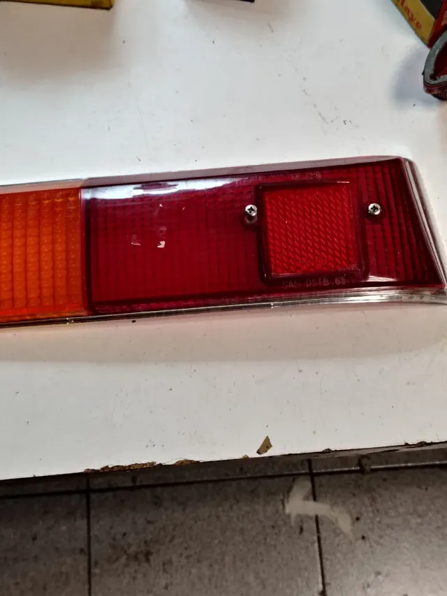 Tulipa trasera derecha Renault 12