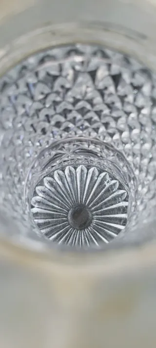 Jarra Cristal Tallado y Metal Plateado