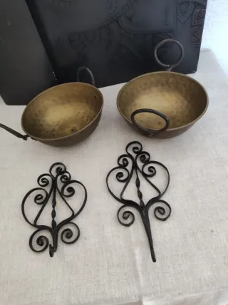 LOTE 2 Platos de laton con colgadr Hierro Forjado
