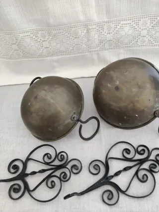 LOTE 2 Platos de laton con colgadr Hierro Forjado