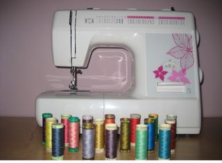 Máquina de coser blanca