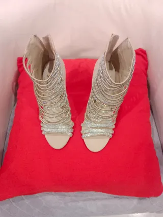 Sandalias Tacón Aguja Beige/Plata Talla 36