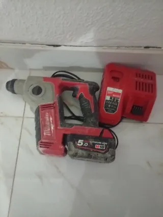 Taladro percutor Milwaukee M18 5.0Ah
