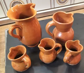 Jarras de barro artesanales