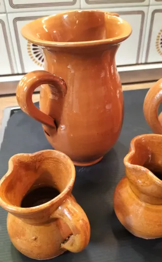 Jarras de barro artesanales
