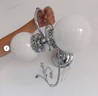 Applique da parete argentate e bianche