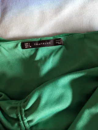 Vestido de fiesta verde atado al cuello con tirant