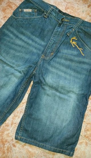 Bermudas Karl Kani Azul con Bordado Dorado