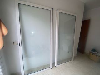 Ventana de aluminio con cristal