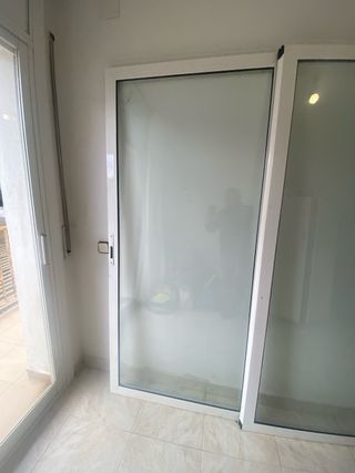 Ventana de aluminio con cristal