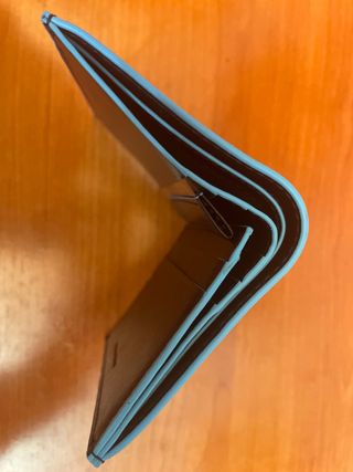 Cartera Piquadro Negra y Azul