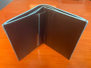 Cartera Piquadro Negra y Azul