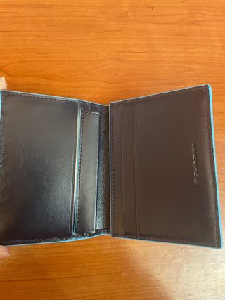 Cartera Piquadro Negra y Azul