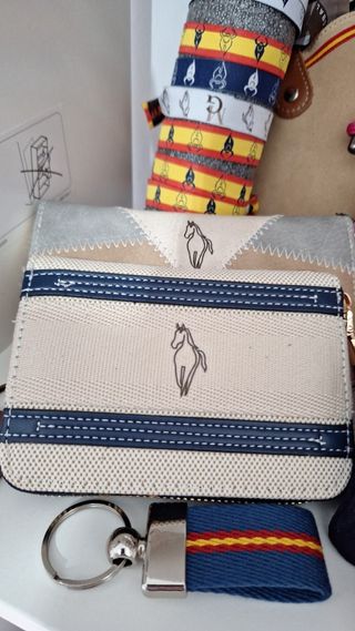 Cartera tela beige y azul con cremallera