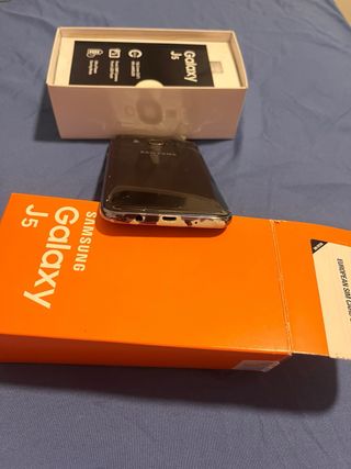 Samsung Galaxy J5 Nero + Custodia Rossa