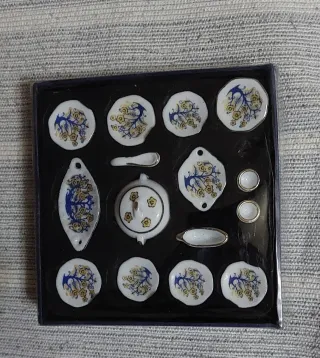 Vajilla cerámica para casa de muñecas
