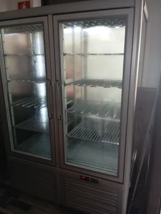 Congelatore Verticale a 4 Facciate per Torta