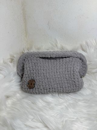 Borsa clutch uncinetto grigia