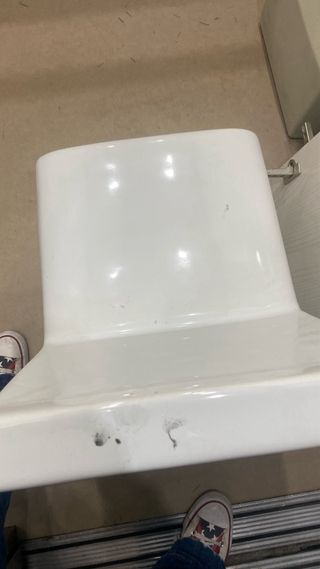 Pila de lavadero blanca