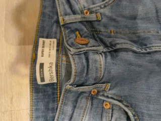 Vaqueros Bershka rotos