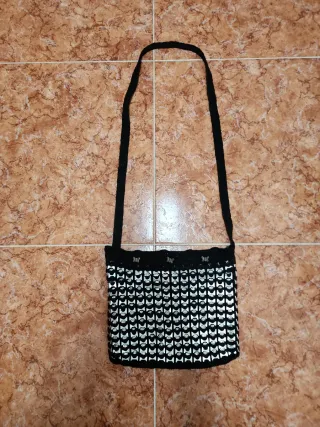 Bolso de chapas negro y plateado