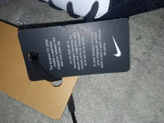 Botas de fútbol Nike blancas y negras talla 37.50