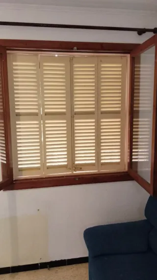 Ventanas de madera con contraventanas