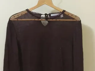 Suéter fiesta transparencia berenjena