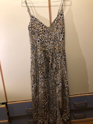 Vestido estampado animal print corto delante