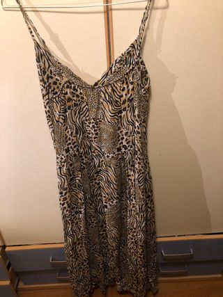 Vestido estampado animal print corto delante