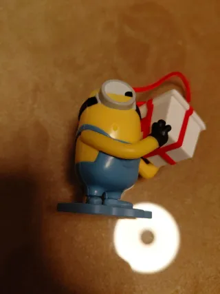 Minion Adorno Navideño con Regalo