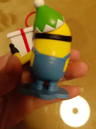 Minion Adorno Navideño con Regalo