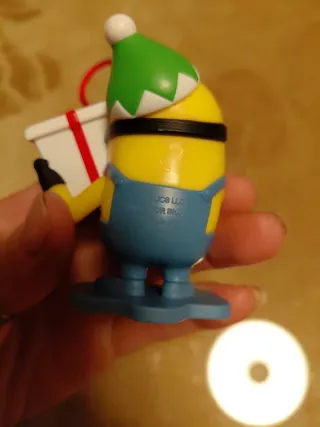 Minion Adorno Navideño con Regalo