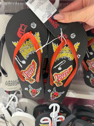 Ciabatte Stranger Things Hellfire Club Miniso